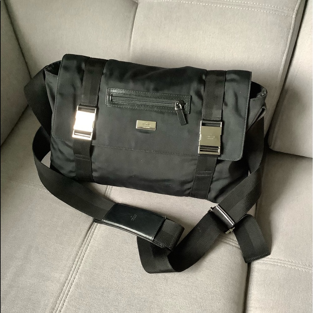 Authentic GUCCI nylon messenger/business bag 🔥🔥🔥